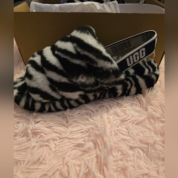 UGG Fluff Yeah Women's size 9! Zebra print! - Picture 8 of 13